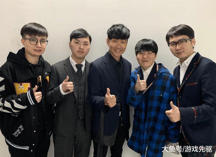 小迷弟Rookie晒与林俊杰合照, 却暴露了真实身高一米六?