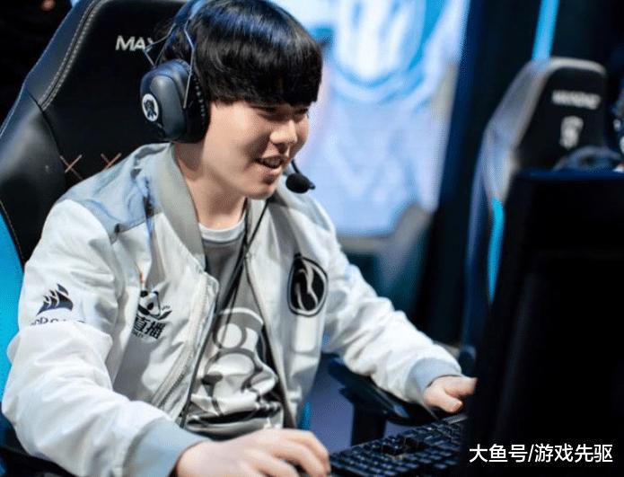 小迷弟Rookie晒与林俊杰合照, 却暴露了真实身高一米六?