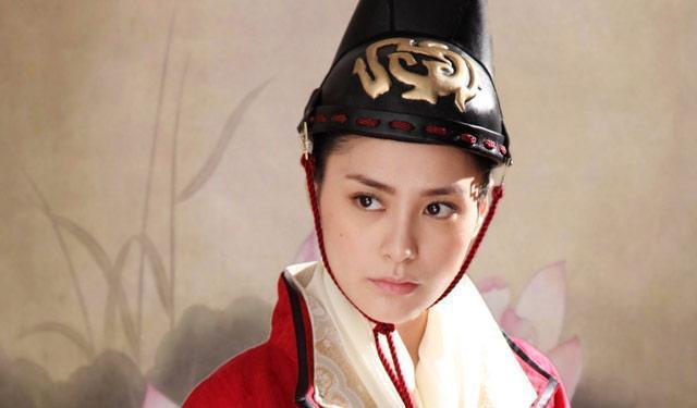 她是武则天身边的红人,不仅总揽朝中大权,就连私生活也很淫乱