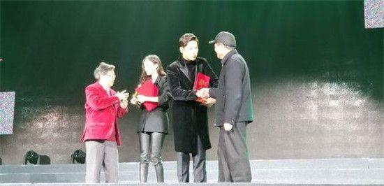 要做好演员的杨幂获封最佳女演员奖，演技不服不行！