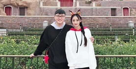 UZI女友深夜回应“前男友”照片 与小狗相关的人都被喷吗?