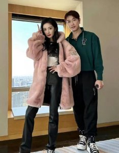 ​比无痕裤还时髦？今春流行的“液体裤”，连杨幂、钟丽缇都上头了