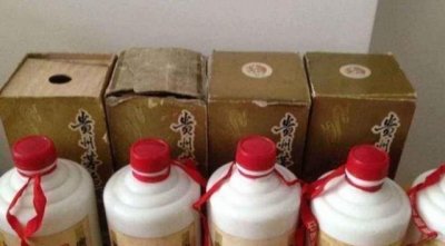 ​茅台酒喝完空瓶子可别扔，“回收价值”特别大