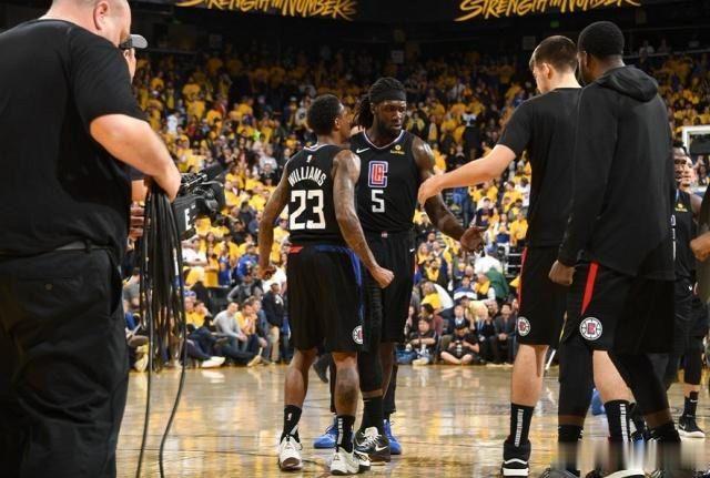 全场8次出手9次失误,连续两场遭罚下,杜兰特不敢与贝弗利硬抗