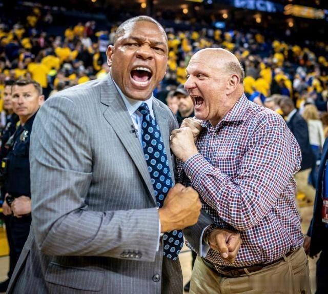 全场8次出手9次失误,连续两场遭罚下,杜兰特不敢与贝弗利硬抗