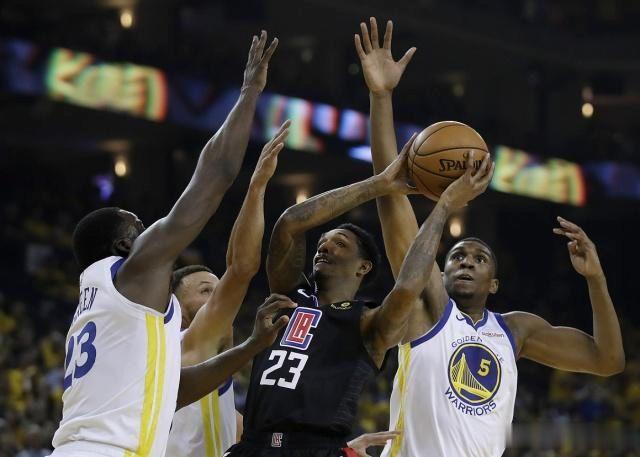 全场8次出手9次失误,连续两场遭罚下,杜兰特不敢与贝弗利硬抗