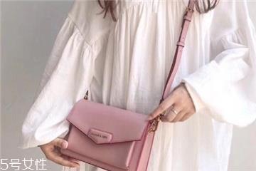 小ck邮差包多少钱 粉粉嫩嫩惹人爱 小ck邮差包多少钱 粉粉嫩嫩惹人爱