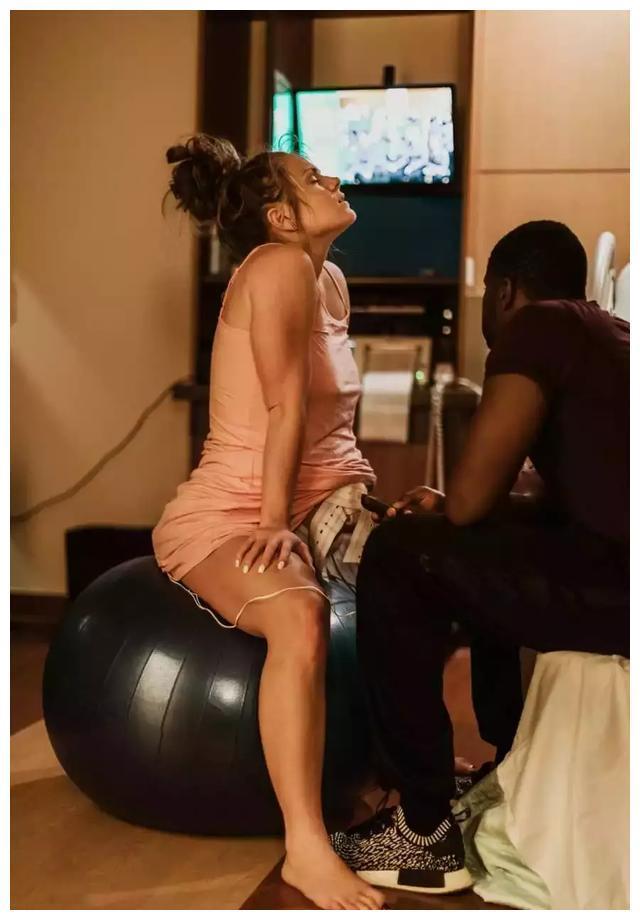 一位妈妈直播自己从怀孕到生孩子的全过程,让人心疼,又让人佩服