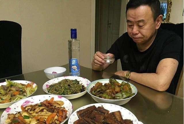 亲弟1米79，潘长江1米6，我才知道，原来他有一个大难不死的童年