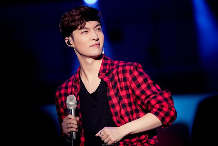 要凉的节奏？王思聪diss大张伟上热搜！网友：让我中一次你的奖吧