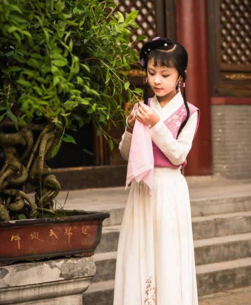 小戏骨“林黛玉”生活照曝光，亮出照片那刻，网友：导演好眼光