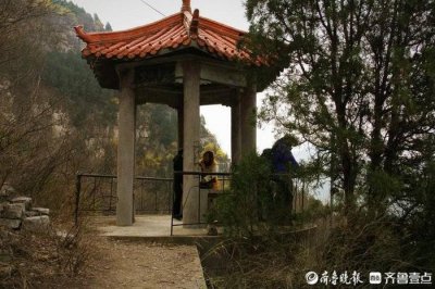 ​回龙山的天然石窟，聚仙亭，还有石塔