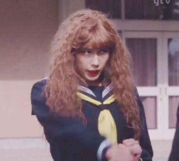 我是大哥大·沙雕搞笑头像：上帝把智慧洒向人间，唯独你打了把伞