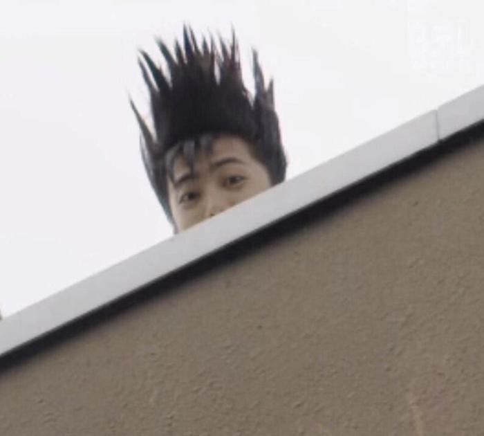 我是大哥大·沙雕搞笑头像：上帝把智慧洒向人间，唯独你打了把伞