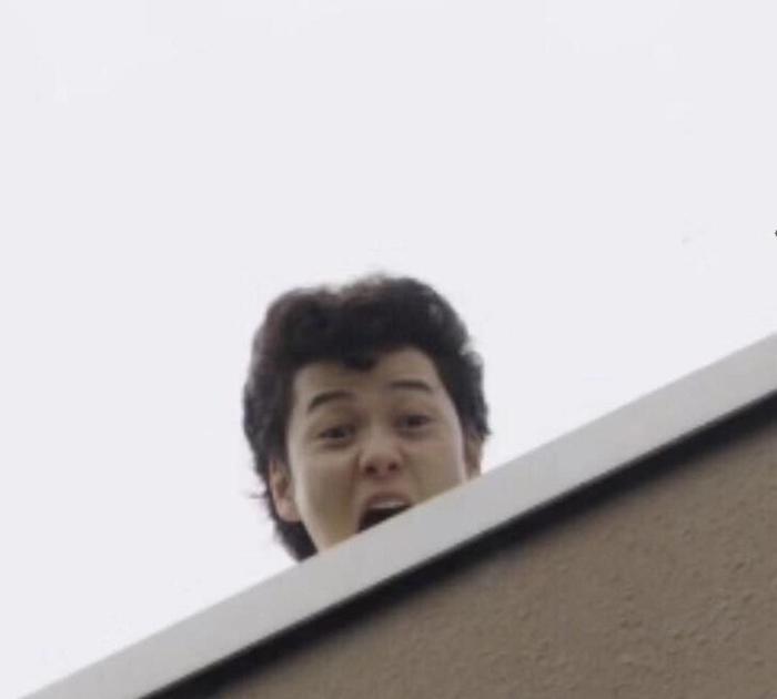 我是大哥大·沙雕搞笑头像：上帝把智慧洒向人间，唯独你打了把伞