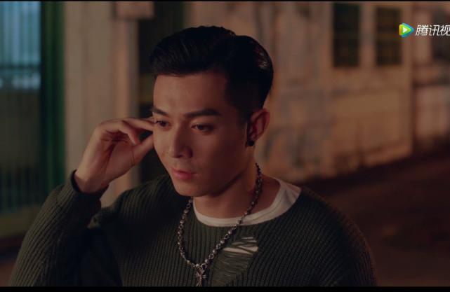 爱情有多美？大概就是《使徒行者》中乐少锋看郑淑梅的眼神吧