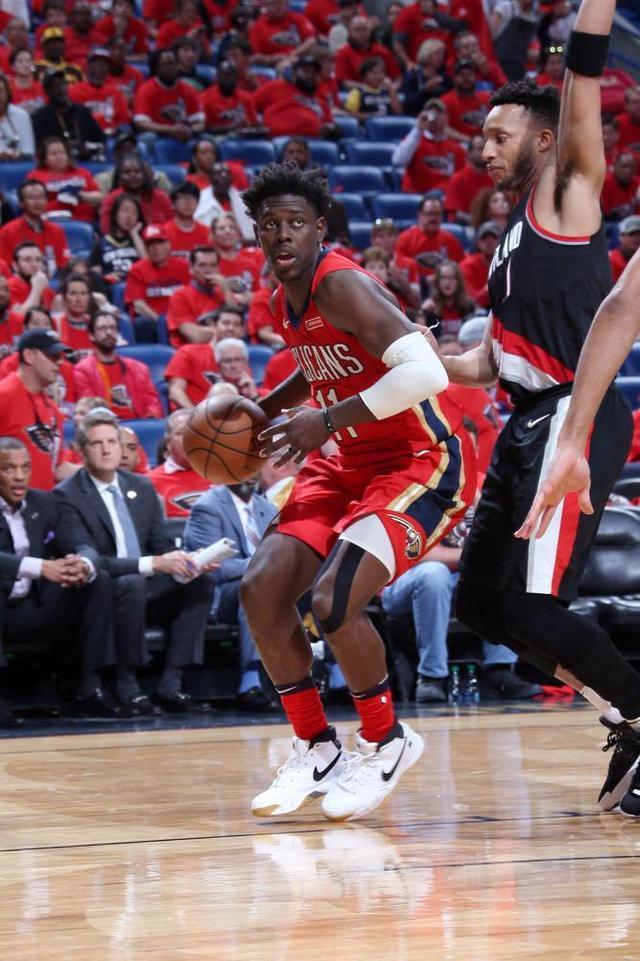 开拓者首轮惨遭鹈鹕4-0横扫，成为首支晋级第二轮的球队！