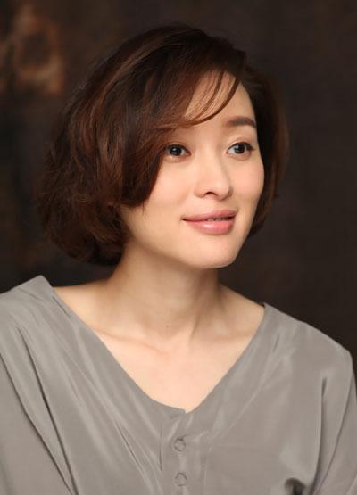 45岁吴越，遭陈建斌抛弃，如今男友曝光，疑似圈外人