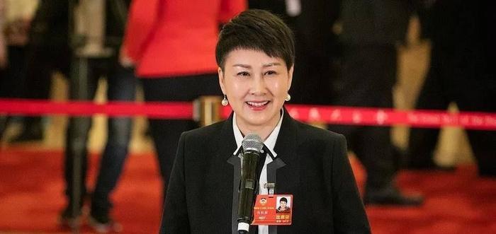 56岁张凯丽, 老公身份很特殊, 女儿比妈妈还要漂亮