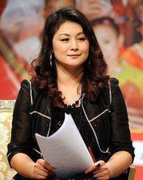 47岁“谢大脚”老公曝光,隐藏了20年,网友:这长相看不下去