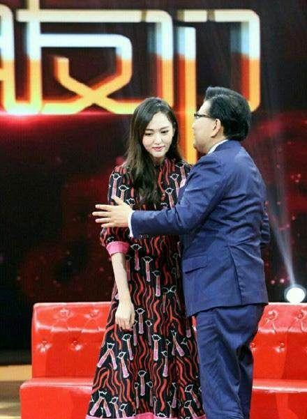 唐嫣上《可凡倾听》,曹可凡这个动作让人反感,曹可凡黑料知多少