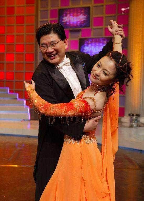 唐嫣上《可凡倾听》,曹可凡这个动作让人反感,曹可凡黑料知多少