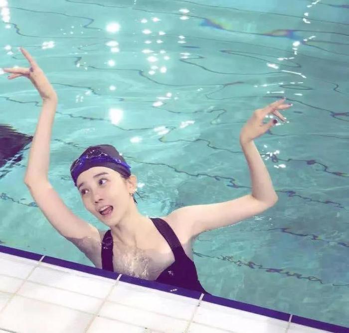 超新星运动会：女子游泳比赛陈小纭“如鱼得水”，素颜美到了窒息