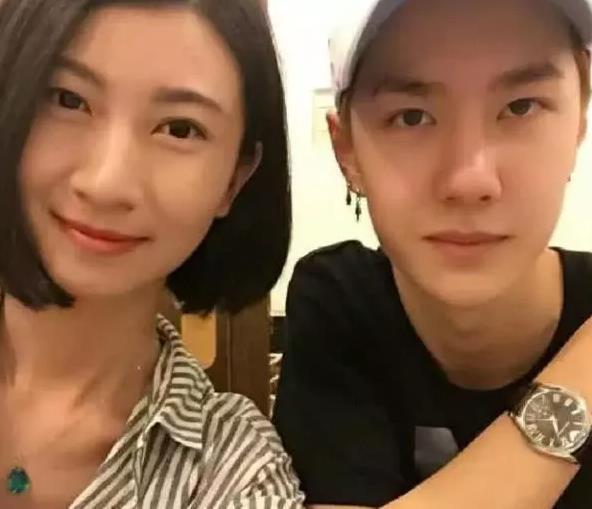 “王一博家族”颜值惊人，姐弟两人相差五岁，却几乎一模一样