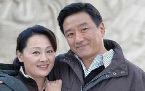 55岁王姬全家，老公帅气女儿美丽，24岁儿子成为人生遗憾