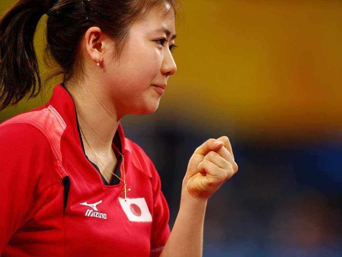 36岁小山智丽对战12岁福原爱，她赢了比赛后，一句话惹哭小爱