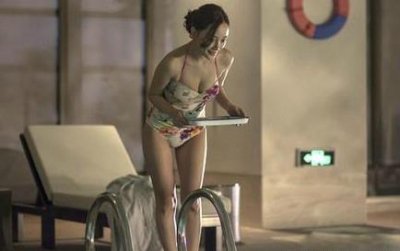 ​36岁孙艺珍和37岁李小璐的泳装照，网友，露一点，应该的