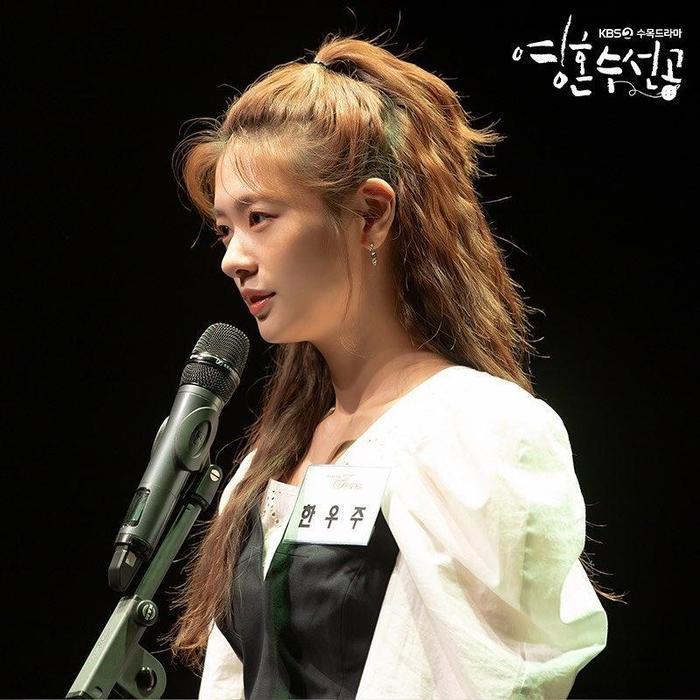 终究是行程繁忙聚少离多，背了明星情侣分手的锅……