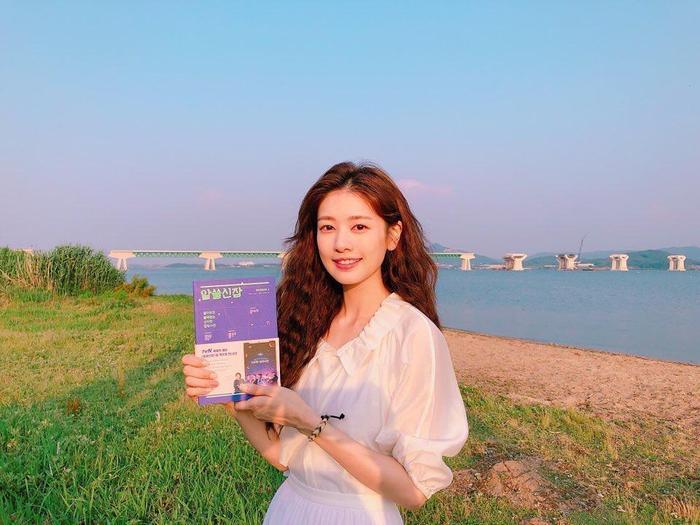 终究是行程繁忙聚少离多，背了明星情侣分手的锅……