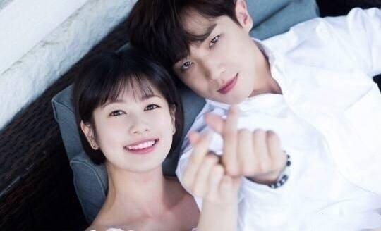 终究是行程繁忙聚少离多，背了明星情侣分手的锅……