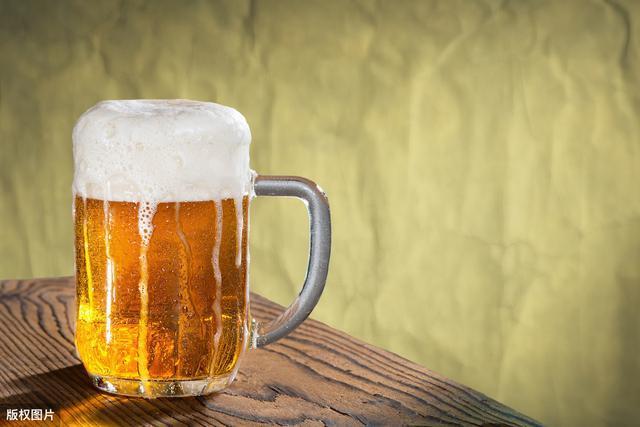 现在终于知道生啤、熟啤、冰啤、扎啤之间的区别了，白喝这么多年