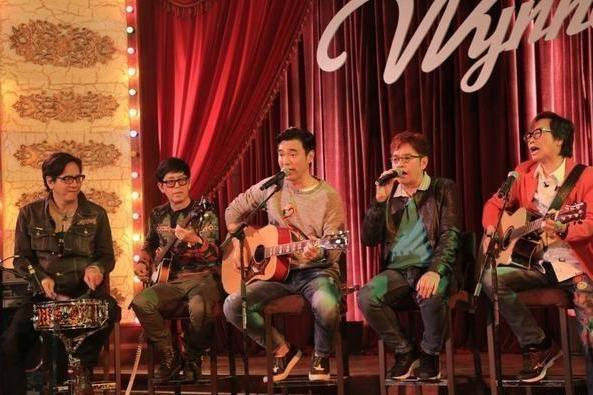 曾是香港当红男星，奈何前任妻子拜金，如今生活幸福美满