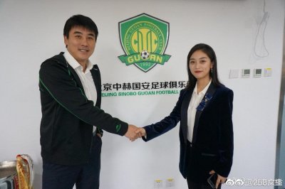 ​大连千兆足球俱乐部董事长王俊奇，大连千兆集团董事长李凤哲女儿