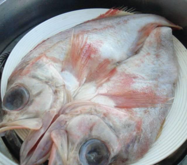 清蒸冰岛红鱼，原汁原味，肉质鲜美软嫩！