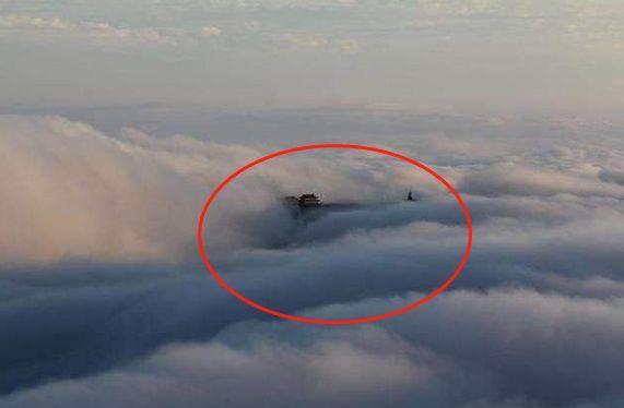 天庭真的存在吗？有人在飞机上拍到天庭，科学家都无法解释
