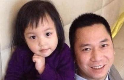 赵薇千万酒庄摆豪华晚宴,化精妆亲自招待宾客,与女儿呆萌合影!