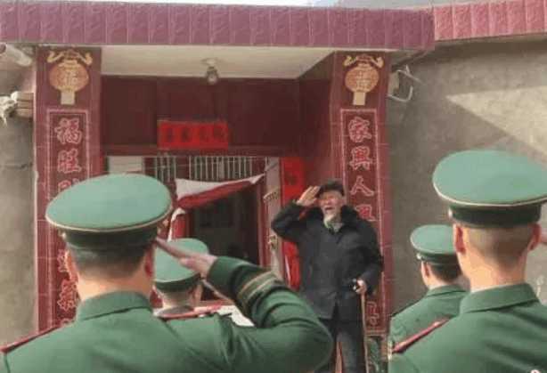 抗美援朝一等功臣，放弃工作回乡务农，42年后为孙子参军拿出证书