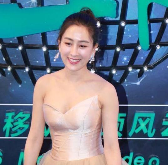 马苏这身段太“撩人”了，巧笑倩兮性感女子，简直美的不像话