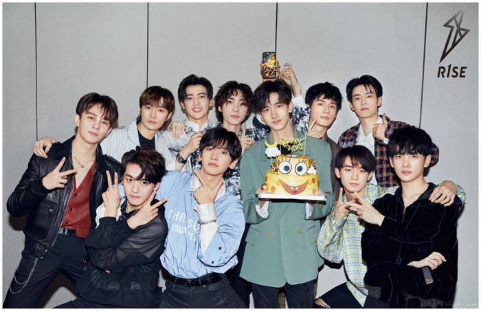 赵让生日，何洛洛送了法拉利