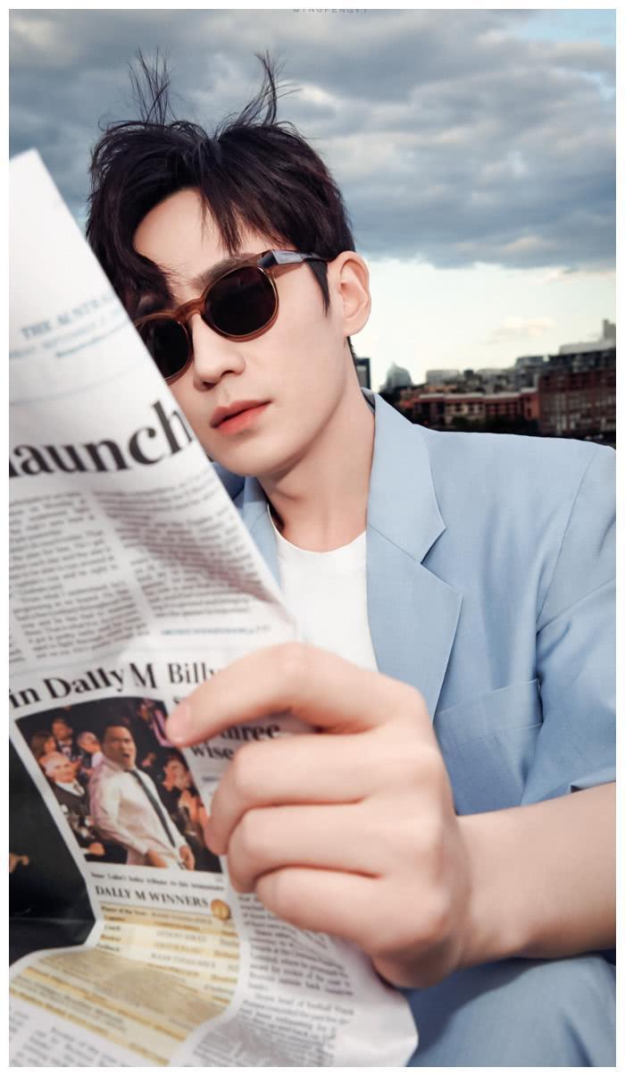 朱一 龙又来啦，帅气撩 人，张张高 清，建议收 藏