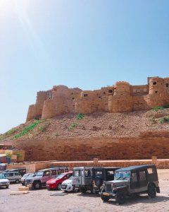 ​沙漠边缘的金色城堡，传说是天上的宫殿