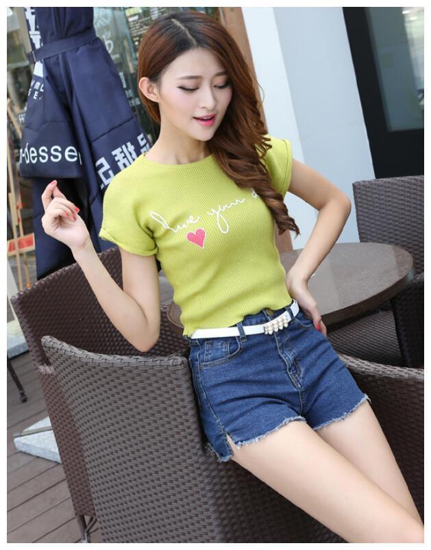 身材迷人的热裤美女,秀出优雅气质,让人一眼难忘!