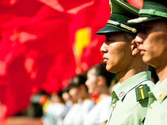 叛逃出国的吴荣根想叶落归根?清山处处埋忠骨,绝无寸土给叛逆