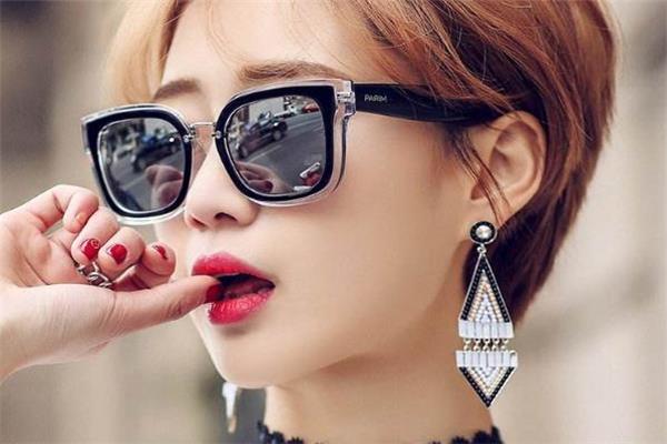 派丽蒙太阳镜价格 价位很亲民 派丽蒙太阳镜价格 价位很亲民