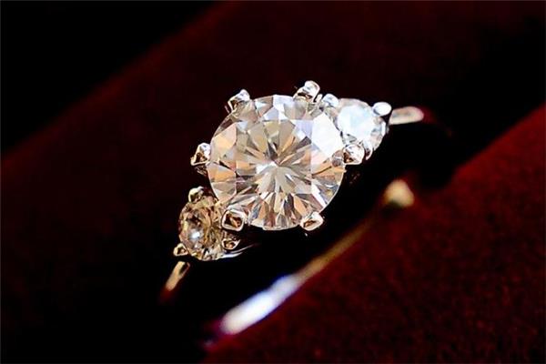 婚戒可以买两对吗 婚戒可以买不同品牌的吗 婚戒可以买两对吗 婚戒可以买不同品牌的吗