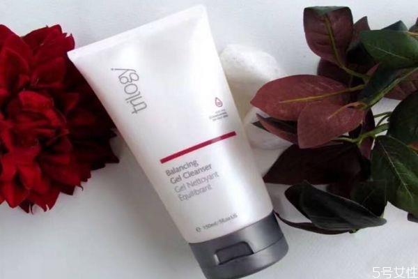 洁面啫喱好用吗 洁面啫喱的功效是什么 洁面啫喱好用吗 洁面啫喱的功效是什么